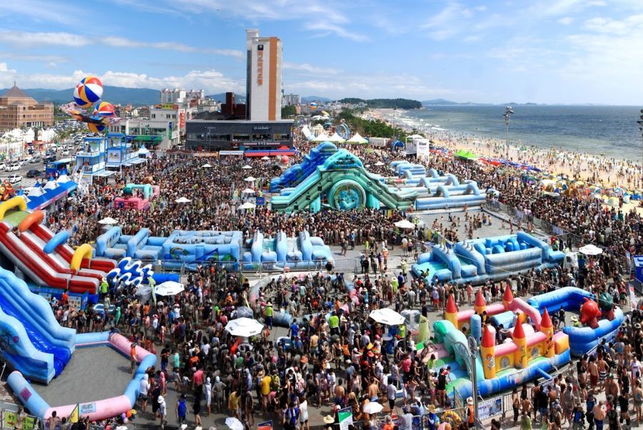 Lễ hội biển Busan thu hút lượng lớn khách du lịch tới tham gia