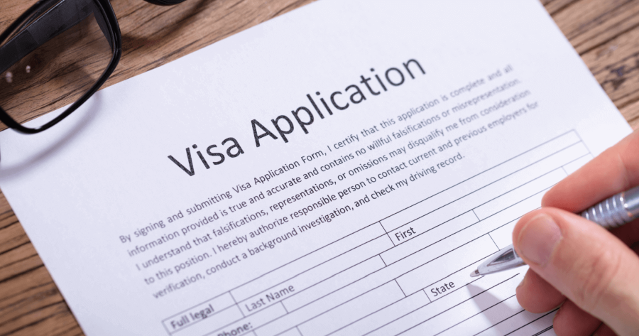 Điền hồ sơ xin visa Mỹ là một trong những bước đầu tiên trong quá trình xin visa